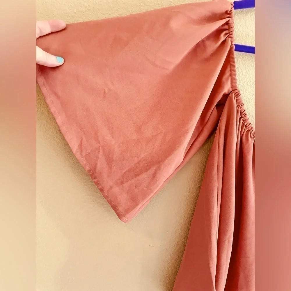 🌟HP🌟 BELL SLEEVE COLD SHOULDER Flowy Crop Top Feminine XXL 2X Romantic Pink